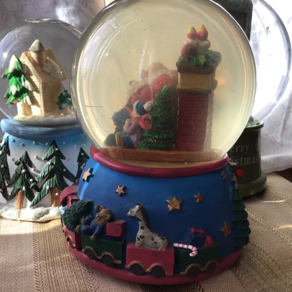 3 Vintage musical 🎶 snow globes Christmas Santa , Snowy House , German No Water - Picture 4 of 8